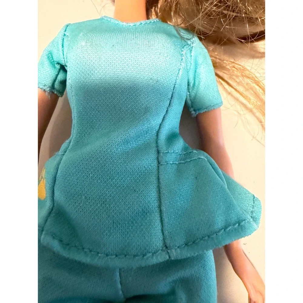 MGA Entertainment 576031 Fashion Doll Teal Medical Scrubs Brunette 11 Inch